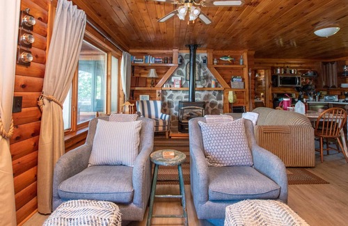 Valois Cottage | A Log Cabin on Seneca Lake: "Perfect Couples Retreat!"
