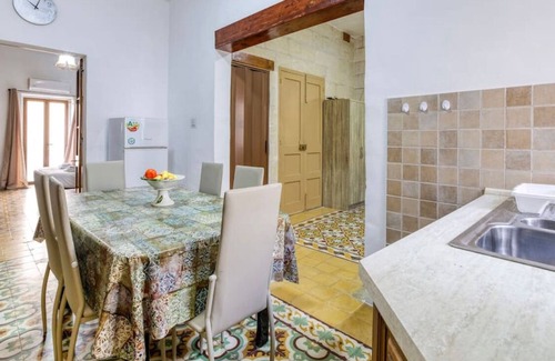 Senglea Apartment | A lovely, 1BR home with lovely views in Isla