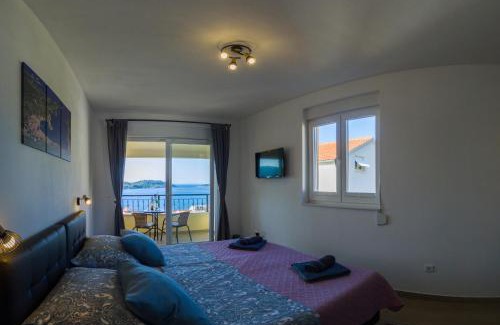 Vis House | A lovely and cozy room with a breathtaking view