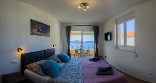 Vis House | A lovely and cozy room with a breathtaking view