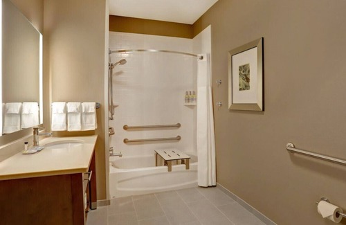 Overland Park House | A Lovely Escape to Paradise With Free Breakfast
