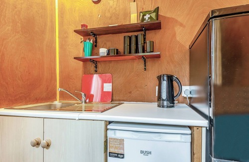 Abbess Roding Cottage | A lovely shepherd’s hut set in a quiet secluded part of the owner’s land.