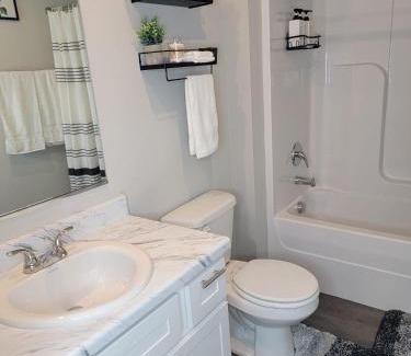 Broken Arrow House | A luxuriously furnished private room in a brand new home