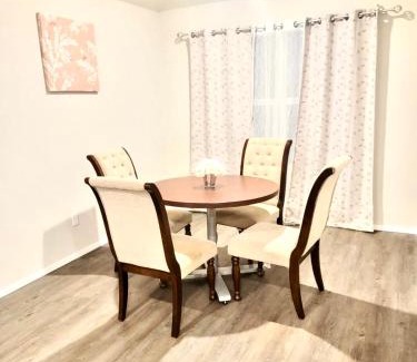 Broken Arrow House | A luxuriously furnished private room in a brand new home