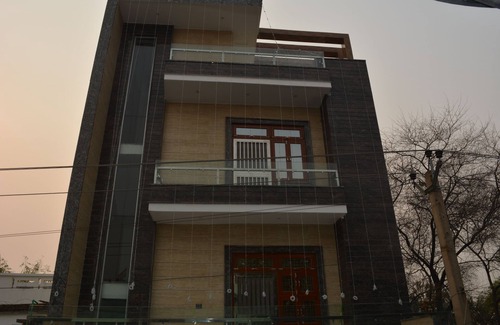 New Delhi House | A luxury home in Delhi for family & couples