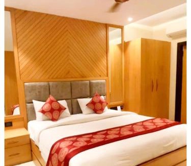 Bilaspur House | A Luxury Hotel S-A-R-C Palace ! near All Main Places ! Fully Air Conditioned Premium Family Rooms - with Free Wi-Fi, Parking, Restaurant & Room Service Availability
