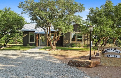 Graham House | A Magical Place, Sleeps 8, Hot tub/Fire Pit,Pool