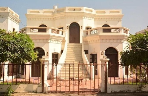 Kashipur Hotel | A Mansion