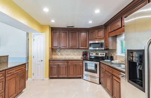 Plant City House | A mix of country & modern flair right off of the interstate