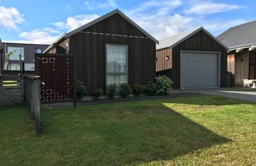 Omaha House | A modern 4-bedroom bach made for easy sharing