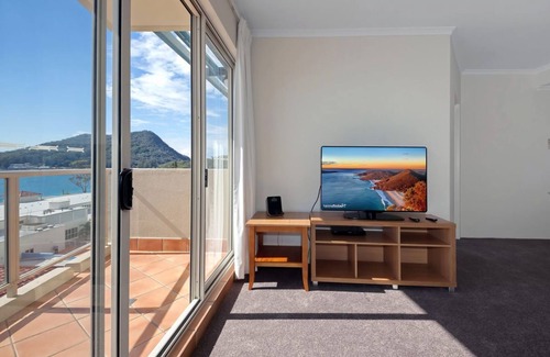 Shoal Bay House | A modern apartment with waterviews across Shoal Bay