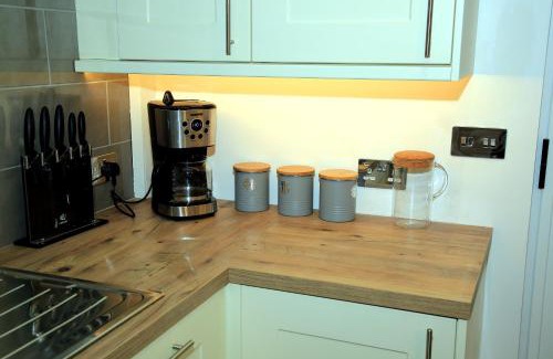 Mayesbrook House | A Modern, Comfy Newly Remodeled 2bd House