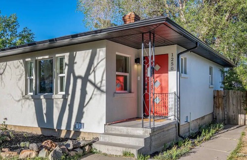 West University House | A Modern Minimalist's Dream- near DT, UNR & FWY