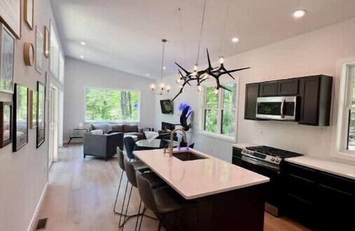 Wardensville House | A Modern Mountain House in a Peaceful Setting