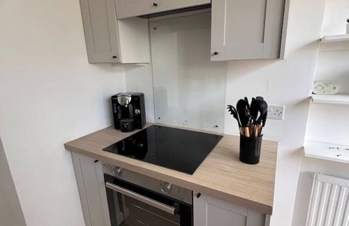 Streatham Apartment | A modern spacious 3-bedroom apartment with garden