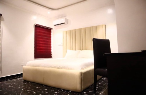 Lagos House | A new dimension to luxury and relaxation.Milano Signatures 15 mins to Airport
