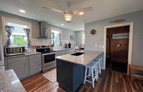 Mid-Coast and Islands House | A newly renovated New Englander style home on the southern tip of Orr's Island.