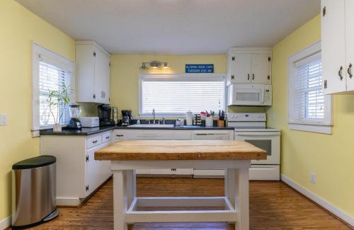 Panorama Estates House | A Parkway Cabin