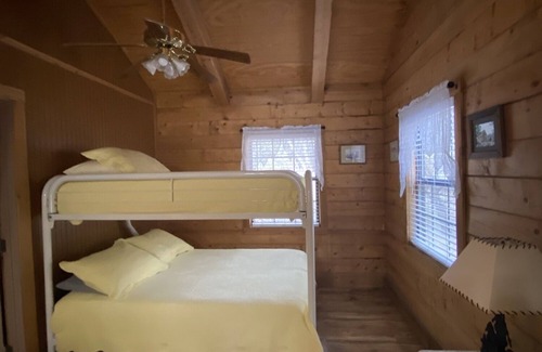 Vanderpool Cabin | A Peace of Heaven LOG Cabins & RV- Cabin #1