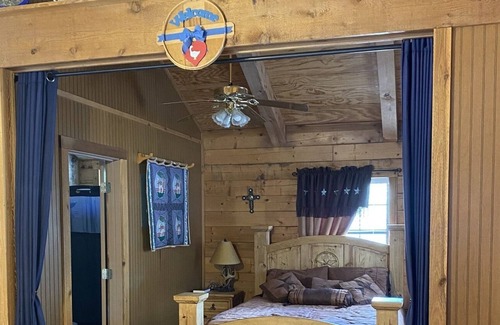 Vanderpool Cabin | A Peace of Heaven LOG Cabins & RV- Cabin #2