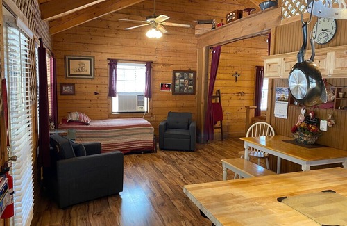 Vanderpool Cabin | A Peace of Heaven LOG Cabins & RV- Cabin #3