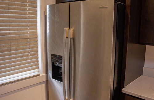 Oak Lawn House | A peaceful 3 bedroom house with a spacious kitchen