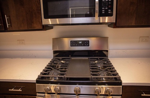 Oak Lawn House | A peaceful 3 bedroom house with a spacious kitchen