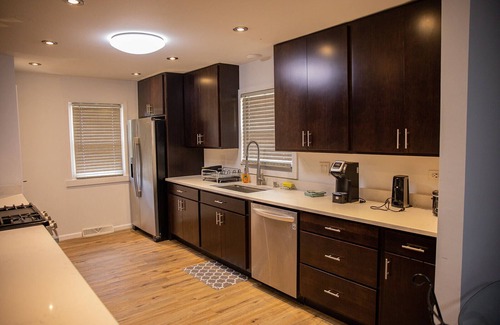 Oak Lawn House | A peaceful 3 bedroom house with a spacious kitchen