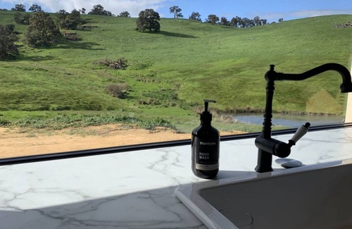 Ferguson Cottage | A peaceful Ferguson valley getaway close to MTB trails, wineries, and breweries