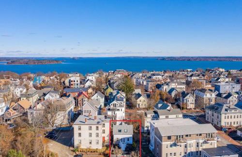 Munjoy Hill House | A Peaceful Oasis on Munjoy Hill - 4br2ba House & Parking