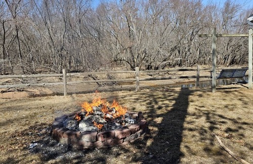Grandy House | A peaceful River Getaway with a hot tub & fun!