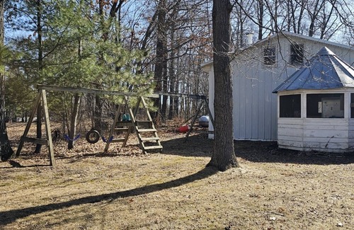 Grandy House | A peaceful River Getaway with a hot tub & fun!