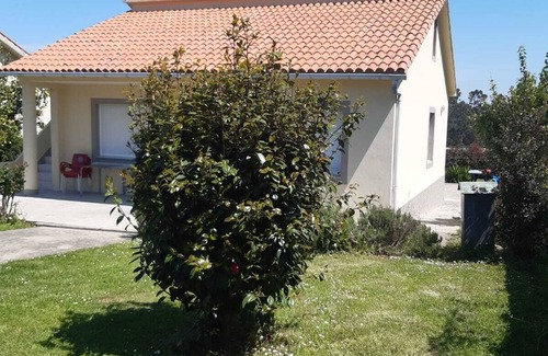 Cambre House | A pedreira. Country cottage with large lawn. Well-equipped.
