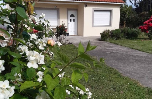 Cambre House | A pedreira. Country cottage with large lawn. Well-equipped.