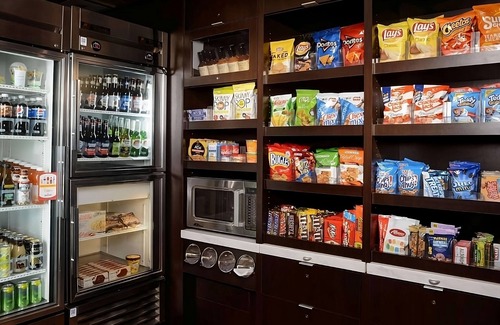 South Kansas City Hotel | A Place You'll Surely Enjoy! 3 Spacious Units, Free Parking, Pets Allowed!