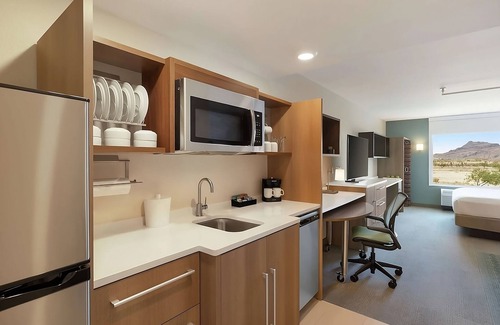 East Mesa Hotel | A Place You'll Surely Enjoy! 2 Relaxing Units, Outdoor Pool, Free Breakfast!