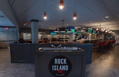 Rock Island House | A Pleasurable Staycation w/ Free Breakfast!
