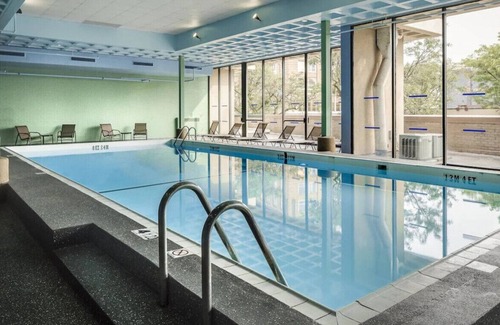 Rock Island House | A Pleasurable Staycation w/ Free Breakfast!