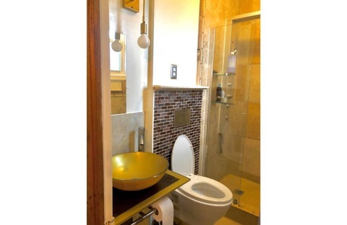 Mt Pleasant Park Apartment | A Poet's Place-1 Br Vintage Chic Apt
