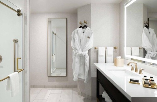 Moline House | A QUAD CITY STAY WITH MISSISSIPPI RIVER VIEWS