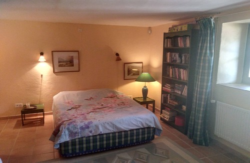 Vire-sur-Lot Other | A quiet character stone farmhouse