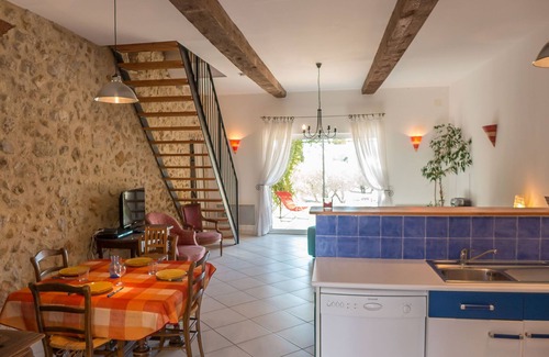 Murviel-les-Beziers Cottage | A quiet cottage with swimming pool in vineyard