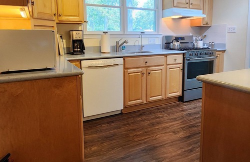 Cape Anne House | A quiet, family retreat home on the Chesapeake Bay, south of Annapolis MD