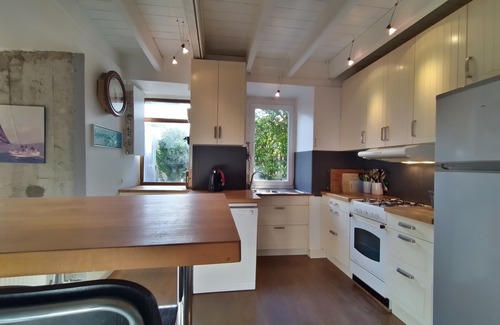 Saint-Pierre-Quiberon Cottage | A renovated fishermans cottage with modern extension on the Quiberon peninsula