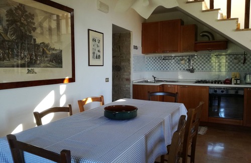 Assisi Villa | A residence in an old farmhouse with spectacular swimming pool in a large park.