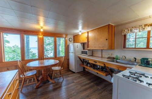 Orr Cabin | A Romantic Lakeside Retreat with Stunning Dock Views