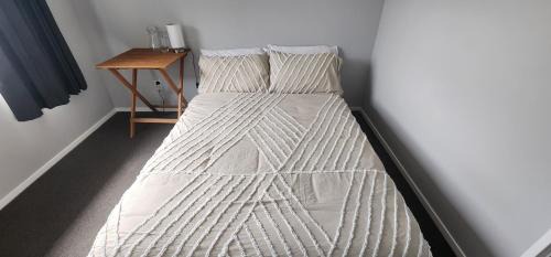 Upper Hutt House | A room in a homestay - Upper Hutt