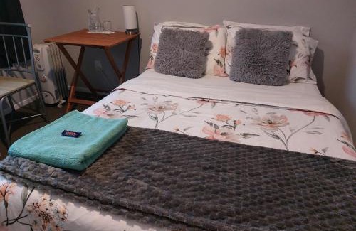 Upper Hutt House | A room in a homestay - Upper Hutt