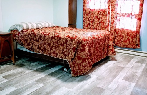 McLeod Cabin | A roomy ,but cozy lodge on 10 acres with trees,private location