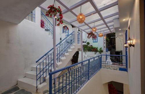 The Mall Road Bed & Breakfast | A Santorini Home - By Le Rêve 5Mins from Mall Road